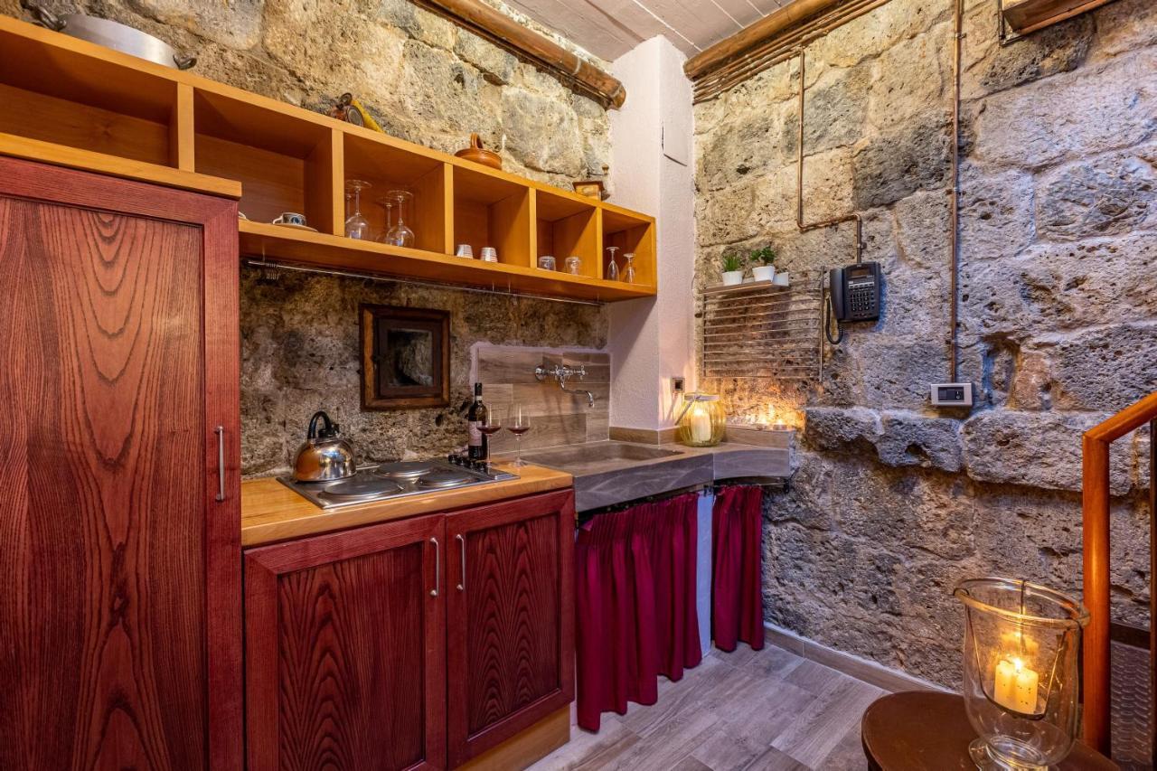 Torre Salvucci Maggiore Medieval Tower Experience San Gimignano Exterior photo